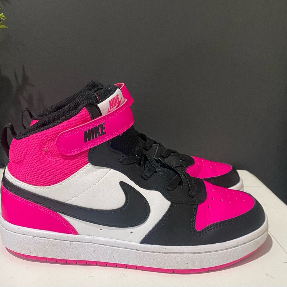 Nike Kids' Grade School Court Borough Mid 2 Shoes, pink/black/white